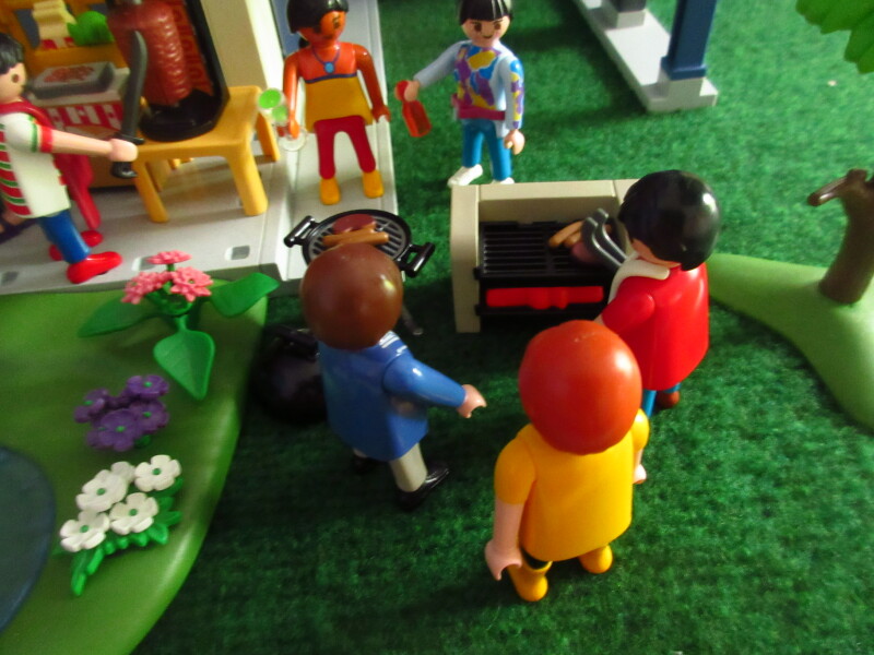 It's Platinum Jubilee weekend for the Playmobil people in our house...
