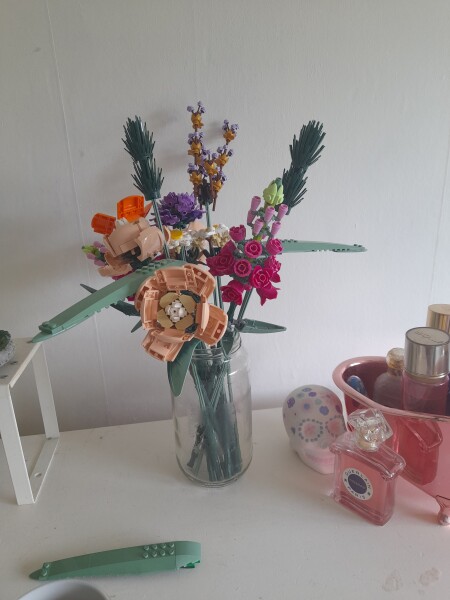 Anyone have Lego flowers?