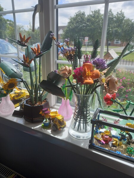 Anyone have Lego flowers?
