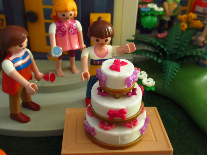 It's Platinum Jubilee weekend for the Playmobil people in our house...