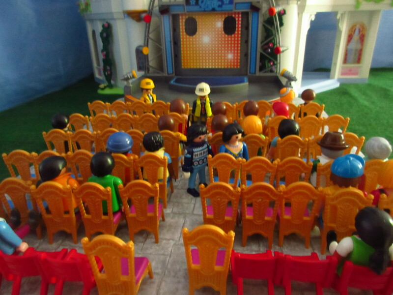 It's Platinum Jubilee weekend for the Playmobil people in our house...