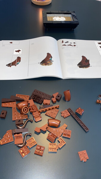 MsLatté’s Daebak Cybercafé (Kdrama addicts #33): So much good content airing just now our Filthy Noonas’ hearts are fit to burst like squashed frogs on a country road