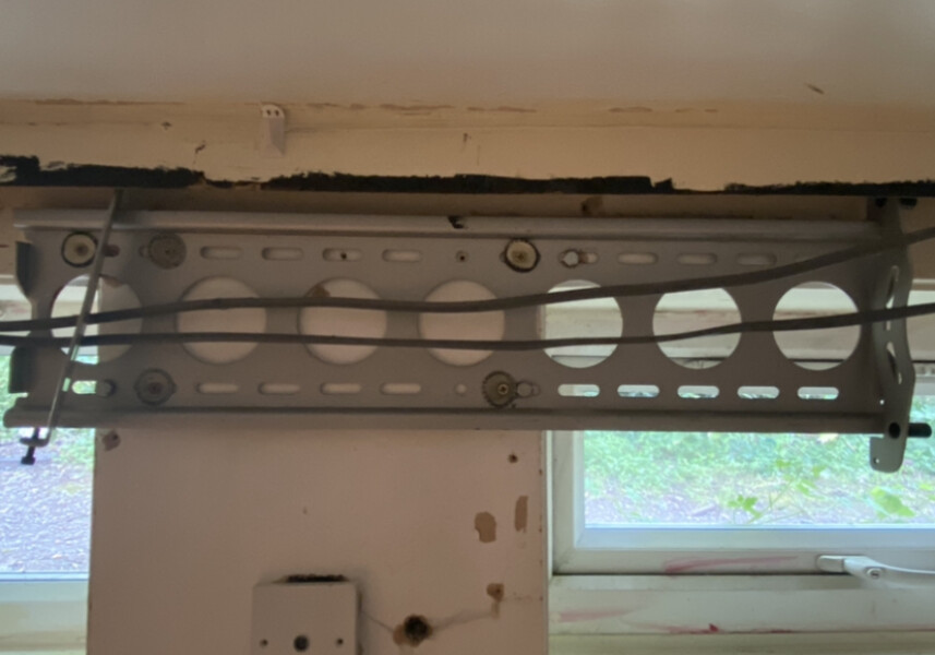 What is this.. steel bracket? 