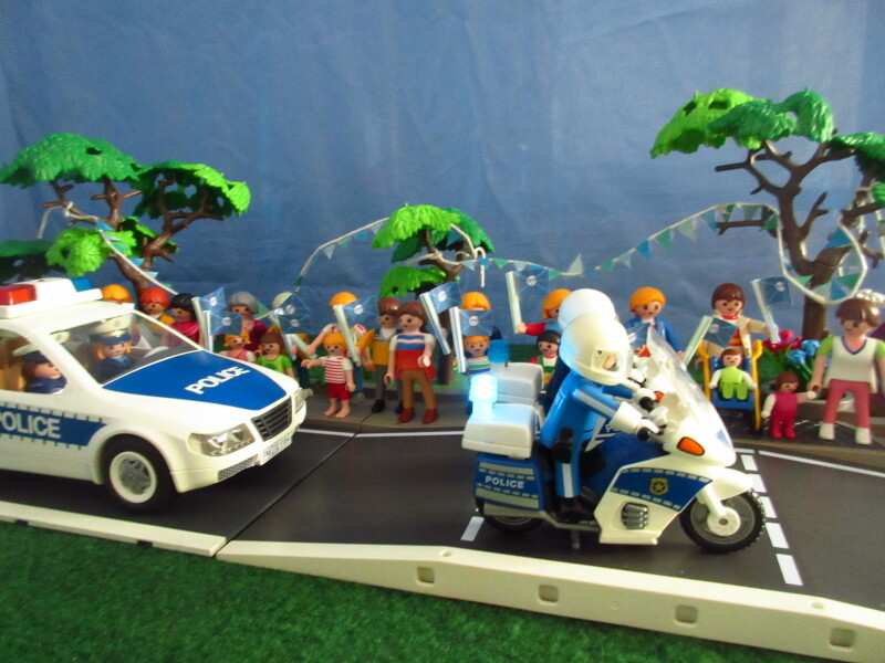 It's Platinum Jubilee weekend for the Playmobil people in our house...