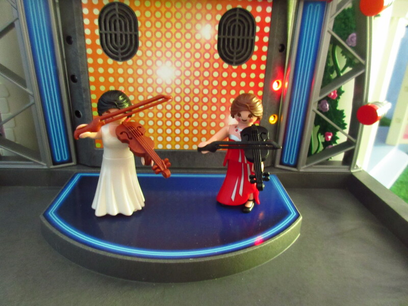 It's Platinum Jubilee weekend for the Playmobil people in our house...