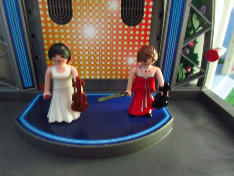 It's Platinum Jubilee weekend for the Playmobil people in our house...