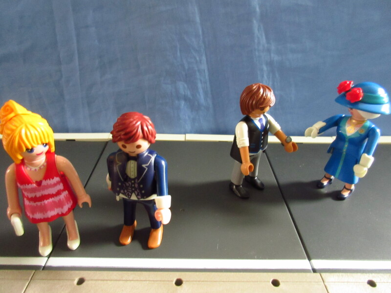 It's Platinum Jubilee weekend for the Playmobil people in our house...