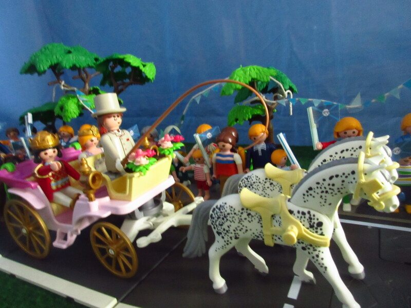 It's Platinum Jubilee weekend for the Playmobil people in our house...