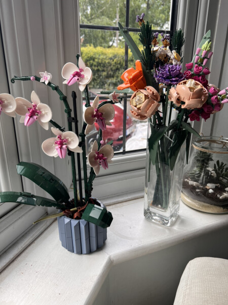 Anyone have Lego flowers?