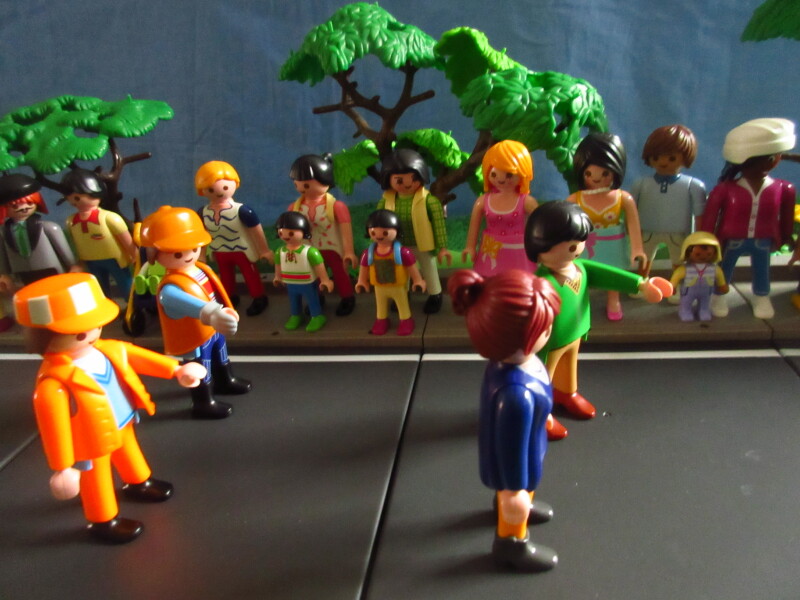 It's Platinum Jubilee weekend for the Playmobil people in our house...