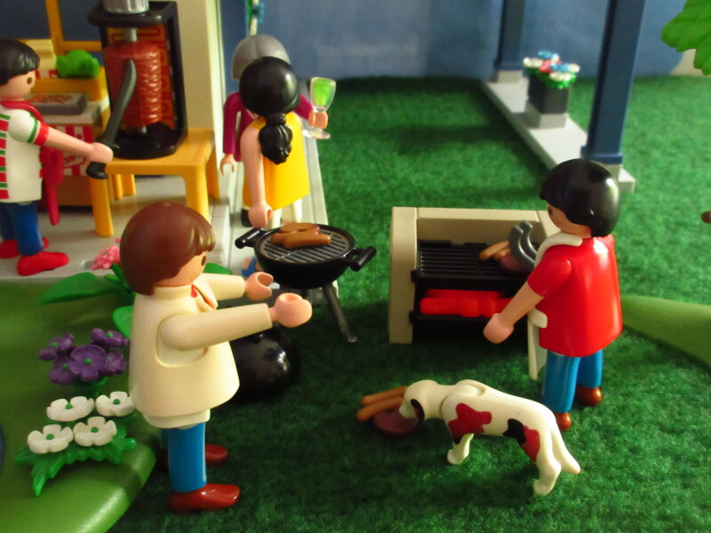 It's Platinum Jubilee weekend for the Playmobil people in our house...