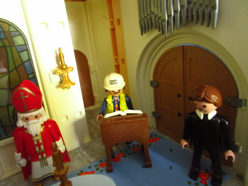 It's Platinum Jubilee weekend for the Playmobil people in our house...