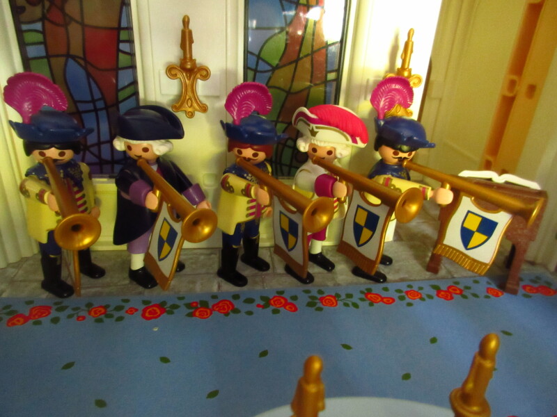 It's Platinum Jubilee weekend for the Playmobil people in our house...