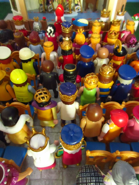 It's Platinum Jubilee weekend for the Playmobil people in our house...