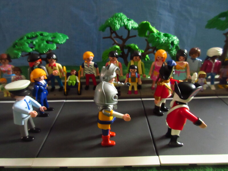 It's Platinum Jubilee weekend for the Playmobil people in our house...