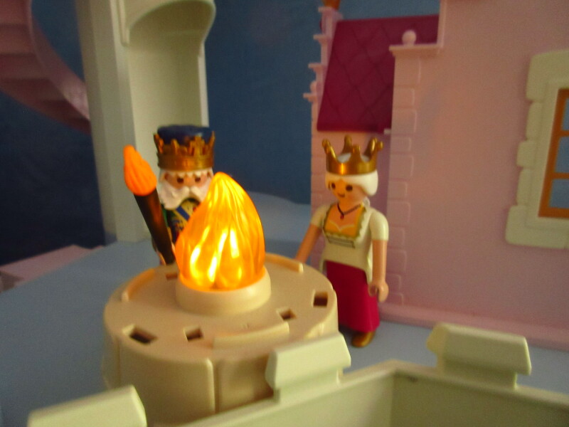 It's Platinum Jubilee weekend for the Playmobil people in our house...