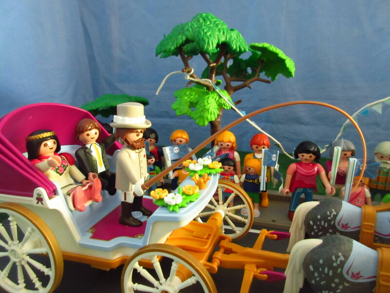 It's Platinum Jubilee weekend for the Playmobil people in our house...