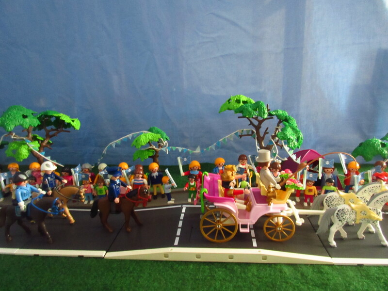 It's Platinum Jubilee weekend for the Playmobil people in our house...
