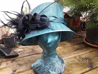 Hat (and shoe) colour to match this dress