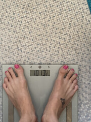 5'8 and 11st..