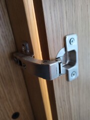 Can you find me these hinges please?