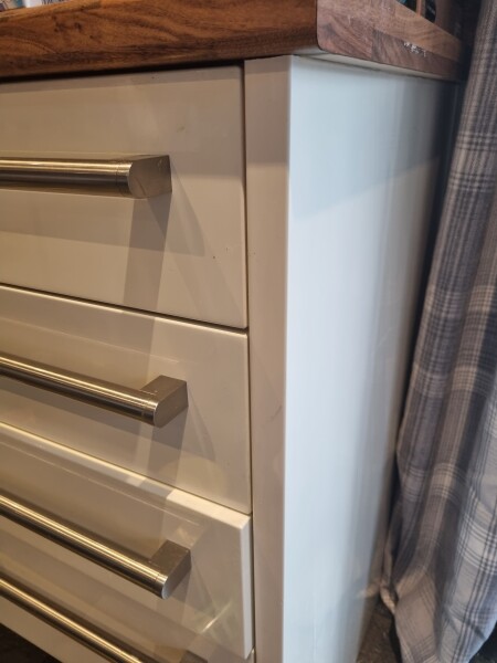 Can you update a kitchen keeping the same cupboard carcasses?