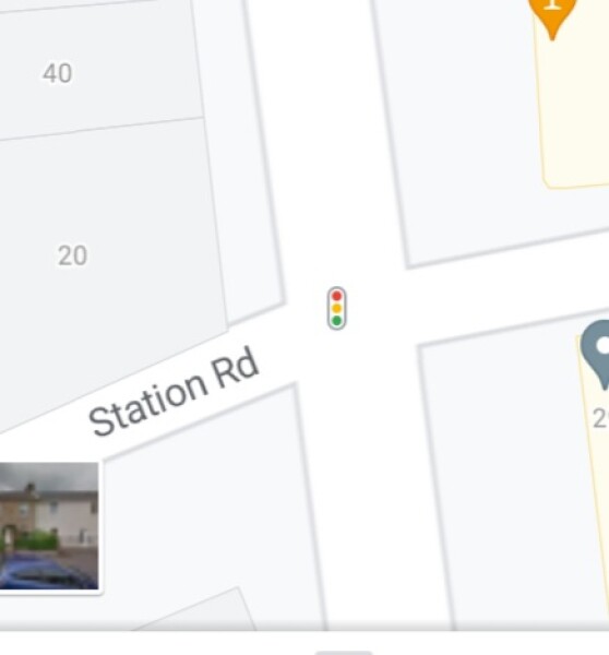 Do pedestrians still need to wait for green man at crossroads crossing?