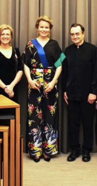 Royal Style - Bring out the Baubles! We'll wear your jewellery if you don't want to! 