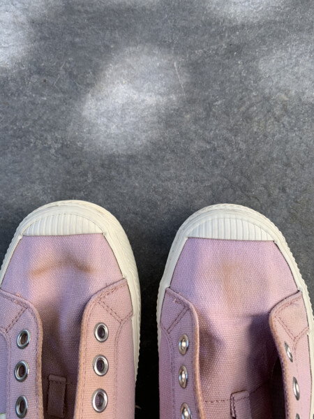 How to remove this stain from trainers?