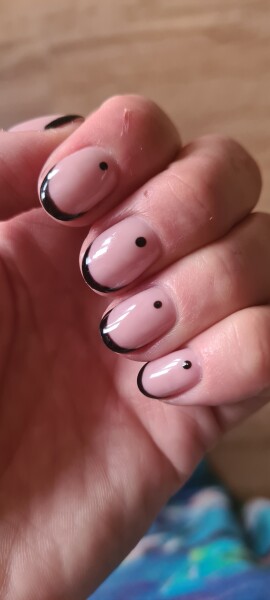 What nail colour do you have on? What colour is in fashion?