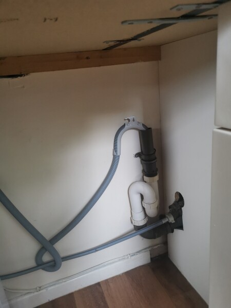 Connect dishwasher to waste water pipe 