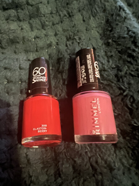 What nail colour do you have on? What colour is in fashion?