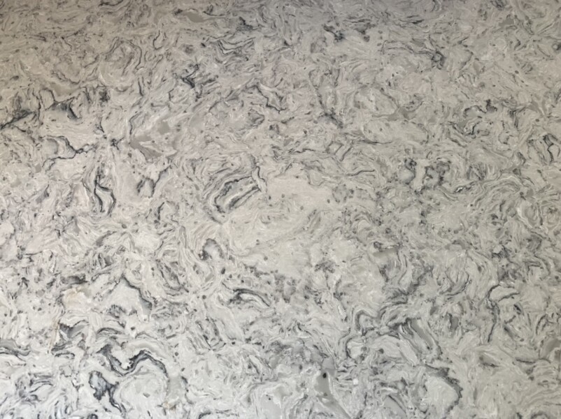 plain white quartz or grey veins quartz ?