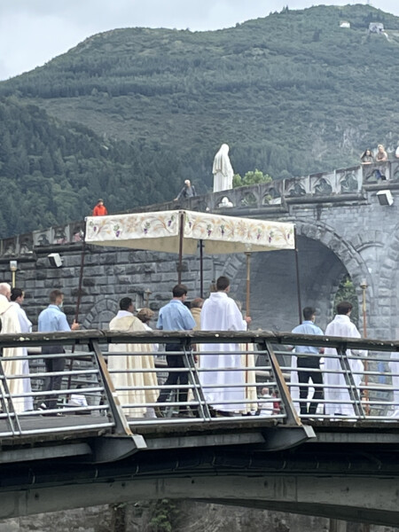 Anglican feeling called to become Catholic