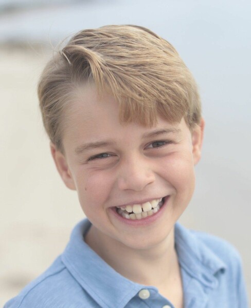 Royal Style - Bring out the Baubles! We'll wear your jewellery if you don't want to! 