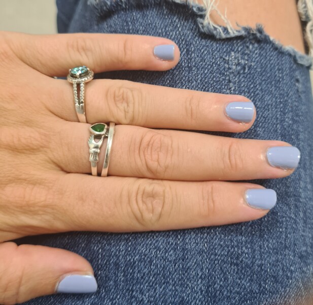 What nail colour do you have on? What colour is in fashion?