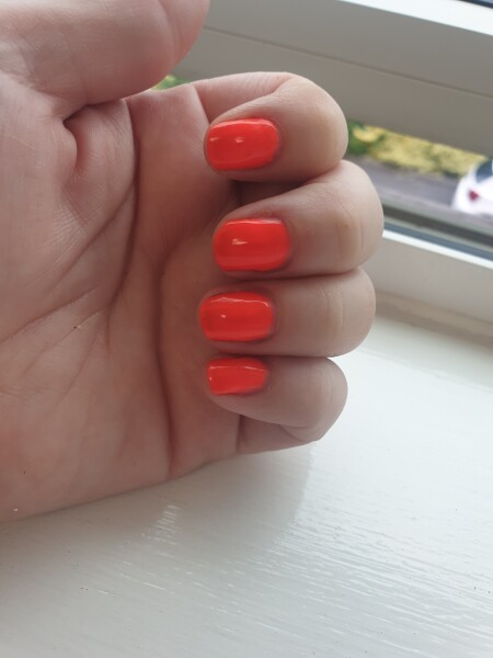 What nail colour do you have on? What colour is in fashion?