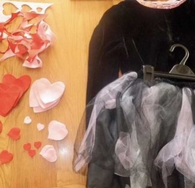Help me find -or create - a Queen of Hearts Costume for DD12