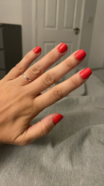 What nail colour do you have on? What colour is in fashion?