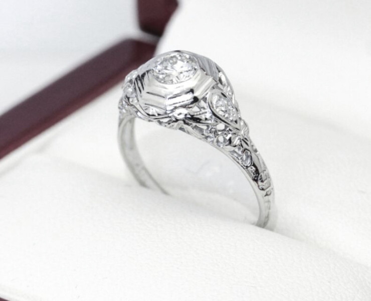 Anyone else loving vintage jewellery?