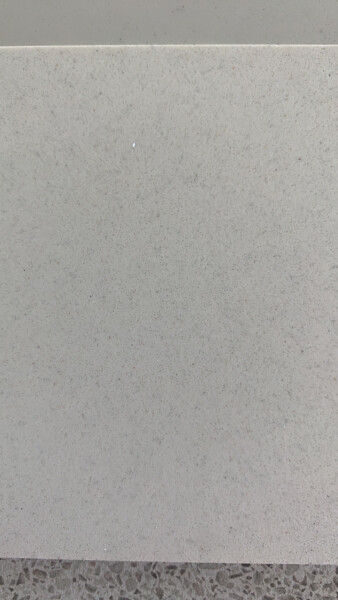 plain white quartz or grey veins quartz ?