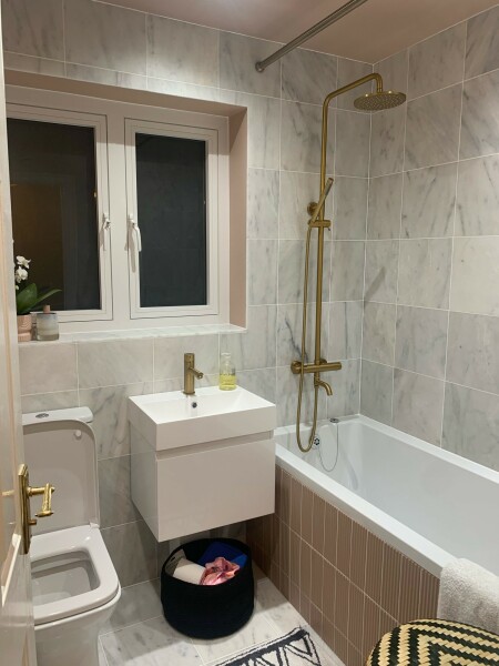Show me your very small bathrooms please!