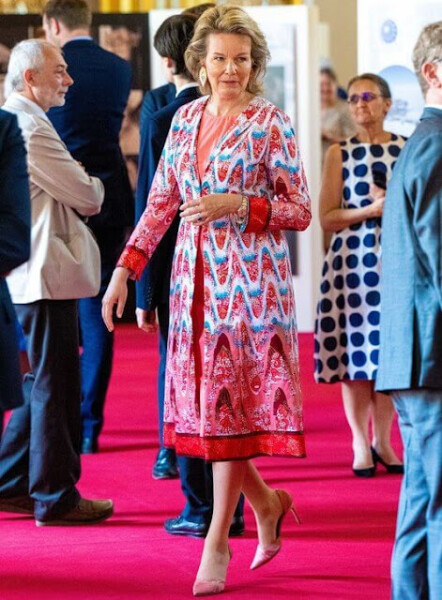 Royal Style - Bring out the Baubles! We'll wear your jewellery if you don't want to! 