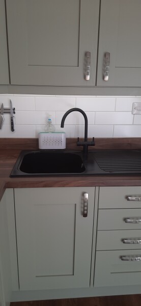 AIBU to want an upstand and tiles in my new kitchen? 