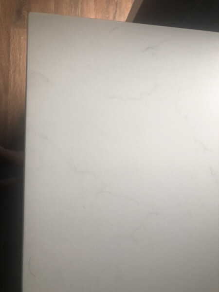 plain white quartz or grey veins quartz ?