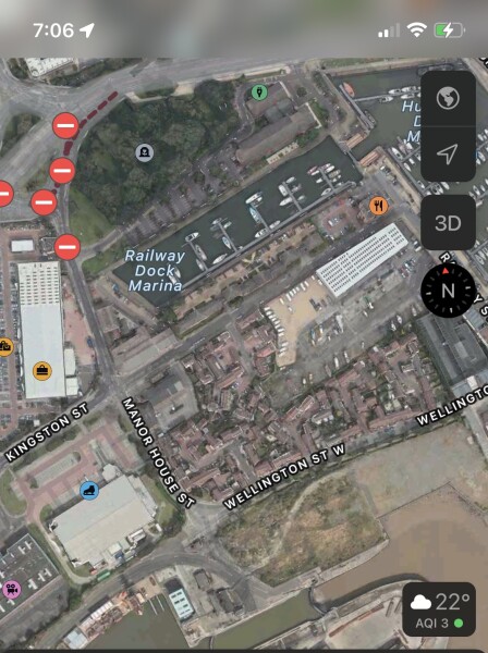 HULL ICE ARENA - Is there a hotel that is walking distance?