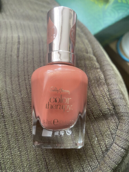 What nail colour do you have on? What colour is in fashion?