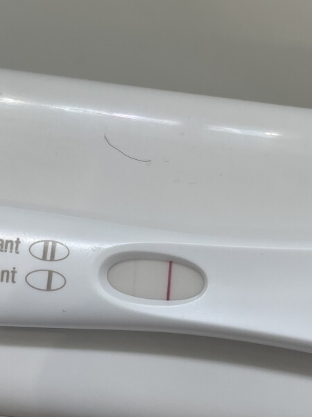 Negative and positive pregnancy tests