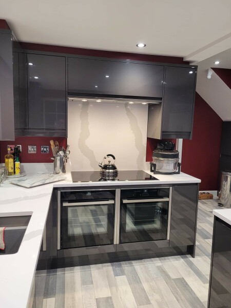 AIBU to want an upstand and tiles in my new kitchen? 