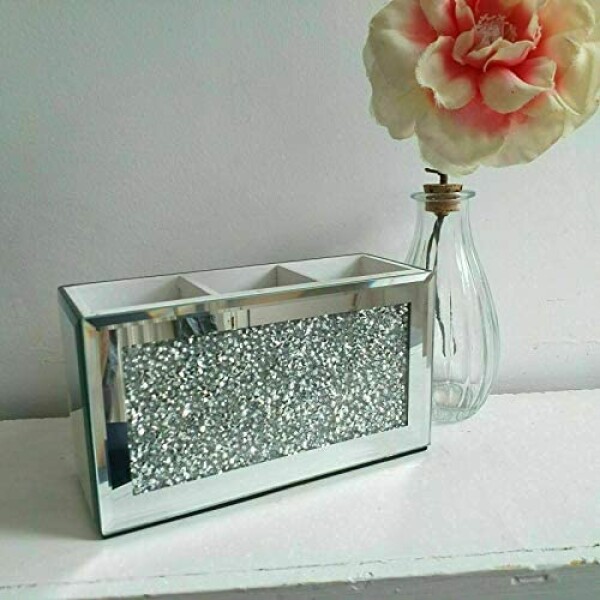 What do you keep your makeup brushes in?